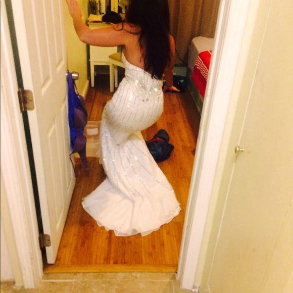 Gorgeous Gown🌟 - Picture 2 of 8